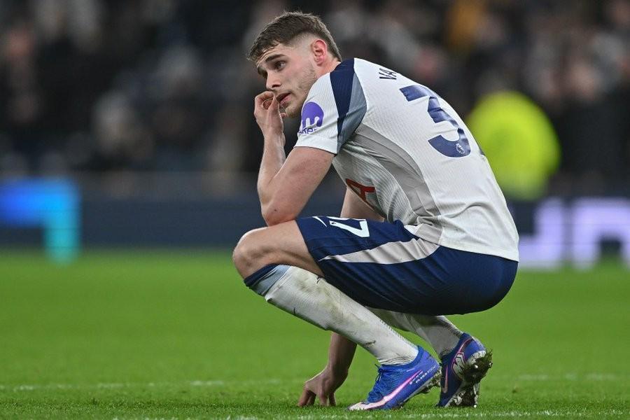 开云app官网下载安卓-记者:备战法兰克福赛前,范德芬和波罗缺席热刺今天的训练